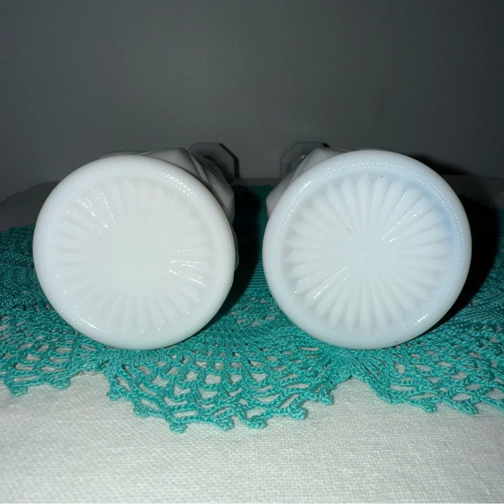 Vintage Diamond Cut Elegant White Milk‎ Glass Vase Set 8.5 inch tall - Picture 7 of 9